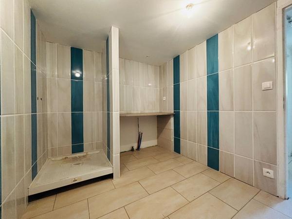 A VENDRE CORPS DE FERME - 9700 m² DE TERRAIN