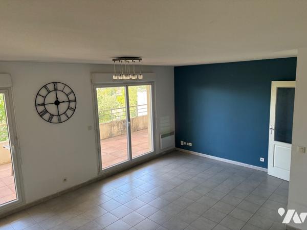 Beau volume pour ce T2 soigné, bien agencé, avec place de parking en sous-sol