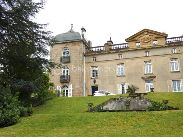 Chateau de 361,78 m²