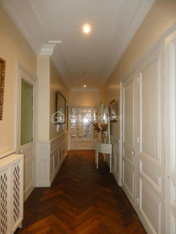 Chateau de 361,78 m²