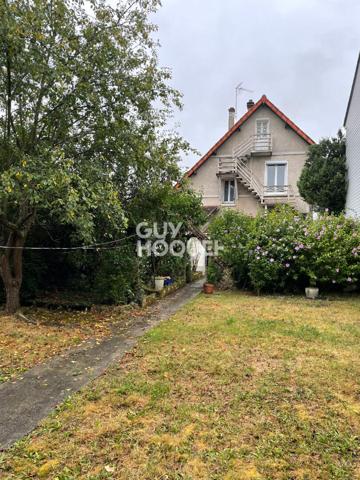 A quelques minutes de la gare des écoles des commerces