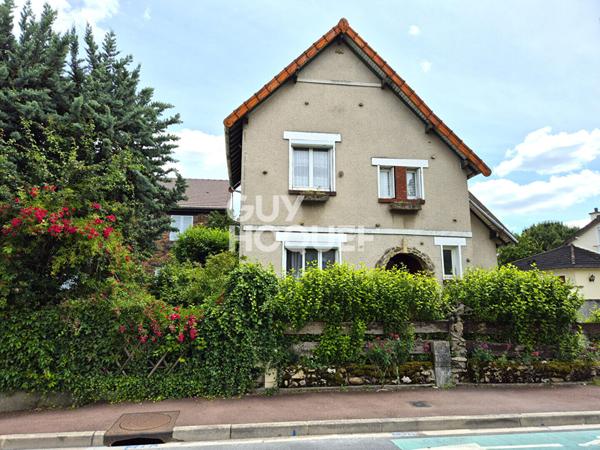 A quelques minutes de la gare des écoles des commerces