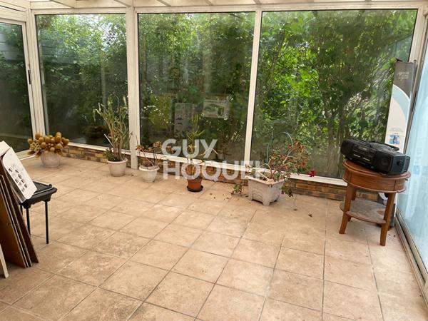 A quelques minutes de la gare des écoles des commerces