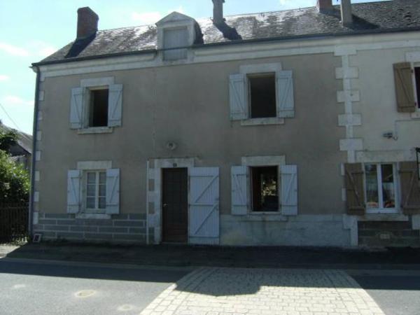 Maison de bourg avec grand terrain et grange