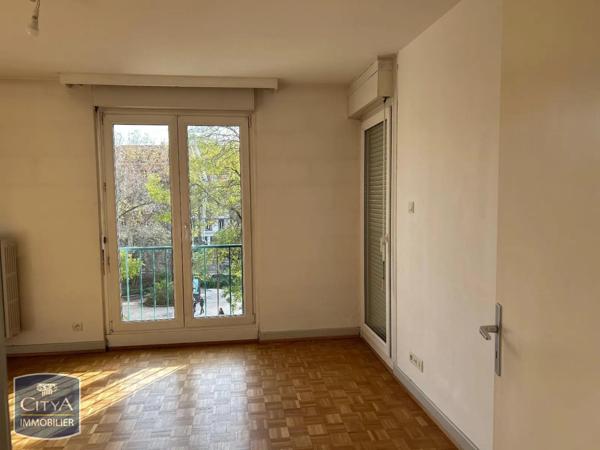 Appartement à louer 2 pièces 74m²