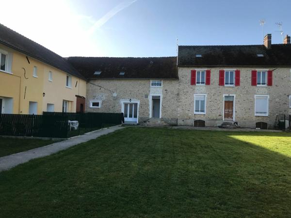 Immeuble à vendre    10 pièces •  La Chapelle-Moutils