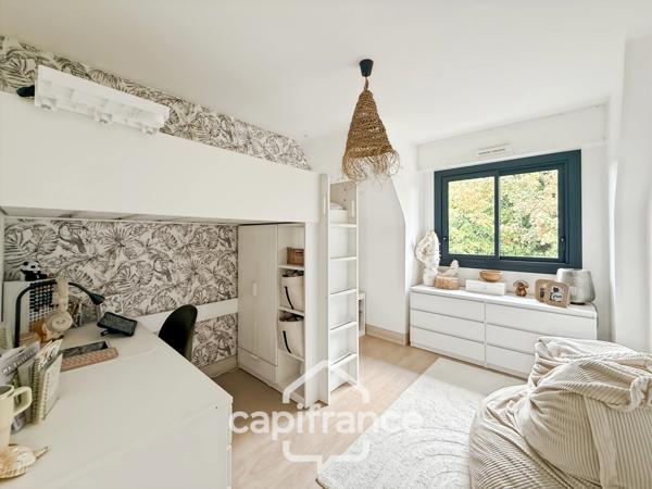 À VENDRE PONTIVY – Appartement rénové de plus de 73 m² au dernier étage, à 500 m du centre-ville