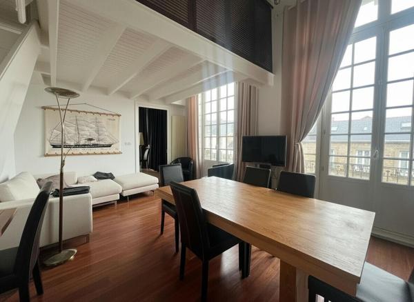 A vendre à VANNES Hyper centre appartement de prestige dernier étage 2 chambres 70m²
