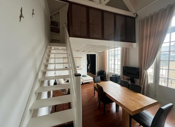 A vendre à VANNES Hyper centre appartement de prestige dernier étage 2 chambres 70m²