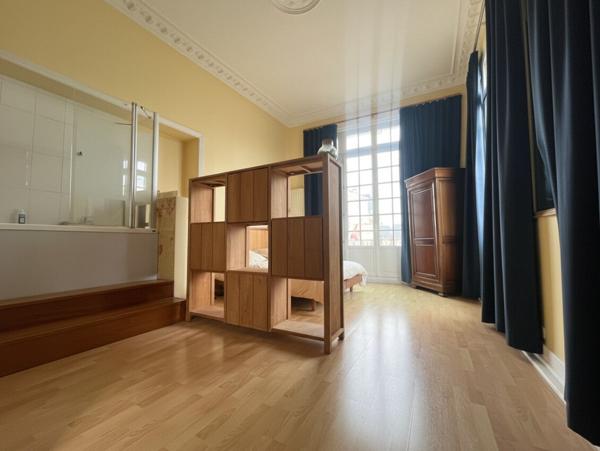 A vendre à VANNES Hyper centre appartement de prestige dernier étage 2 chambres 70m²