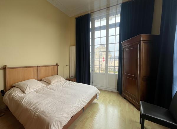 A vendre à VANNES Hyper centre appartement de prestige dernier étage 2 chambres 70m²