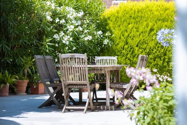 Bordeaux – Maison en pierre de 300m² avec jardin, garage, piscine