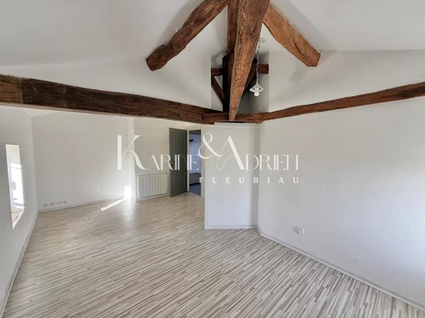 Maison en pierre 5 chambres, garages, dépendances et piscine