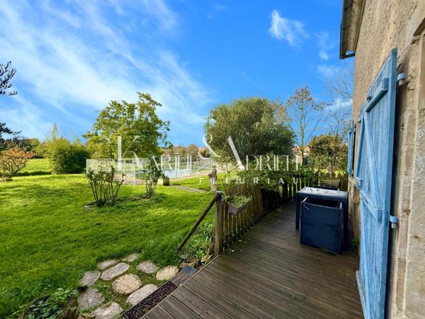 Maison en pierre 5 chambres, garages, dépendances et piscine