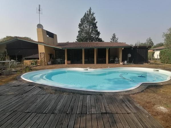 Belle maison d'architecte avec de beaux volumes.