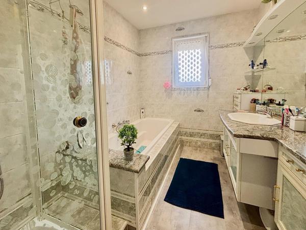 Individuel plain-pied sur sous-sol de 153m2 au calme