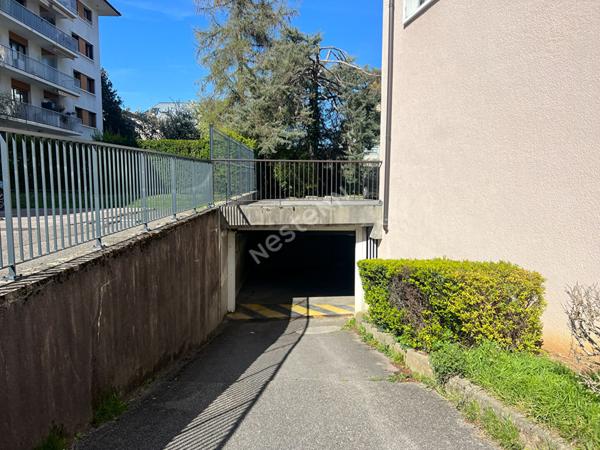 ANNECY _ Garage / Box en sous-sol d'environ 16 m², à vendre