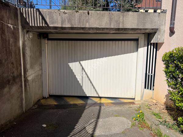 ANNECY _ Garage / Box en sous-sol d'environ 16 m², à vendre