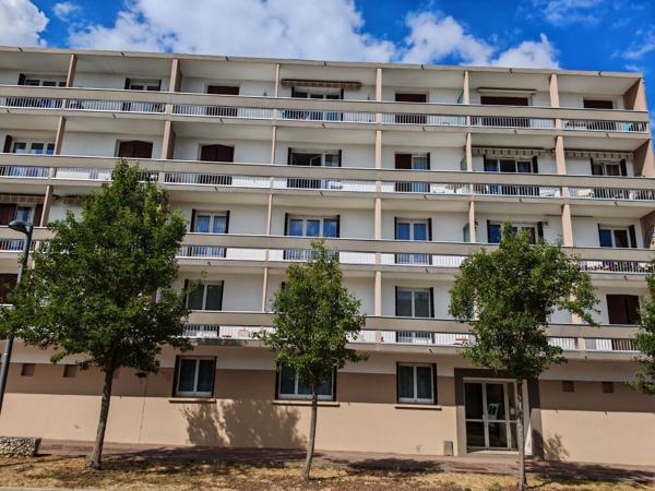 EN VENTE FOURCHAMBAULT: APPARTEMENT, 2 CHAMBRES, ASCENCEUR, CAVE ET PARKING