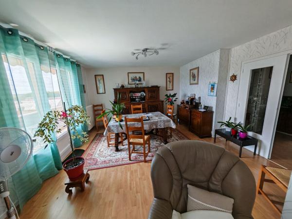 EN VENTE FOURCHAMBAULT: APPARTEMENT, 2 CHAMBRES, ASCENCEUR, CAVE ET PARKING