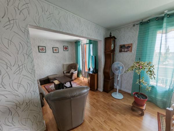 EN VENTE FOURCHAMBAULT: APPARTEMENT, 2 CHAMBRES, ASCENCEUR, CAVE ET PARKING