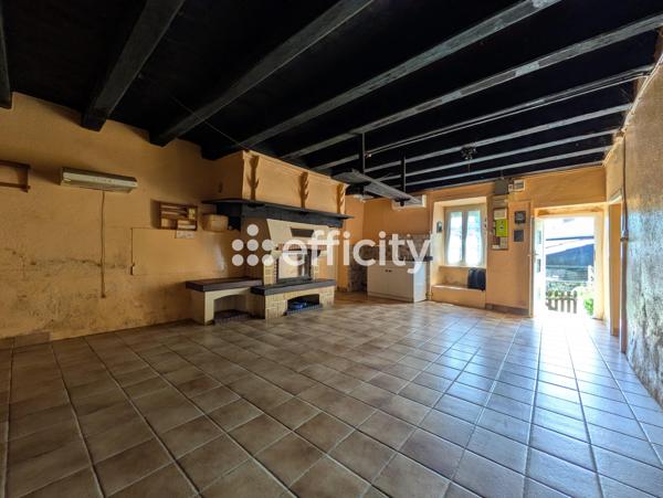 Maison
         5 pièces
        - 109 m² 70 000 € *