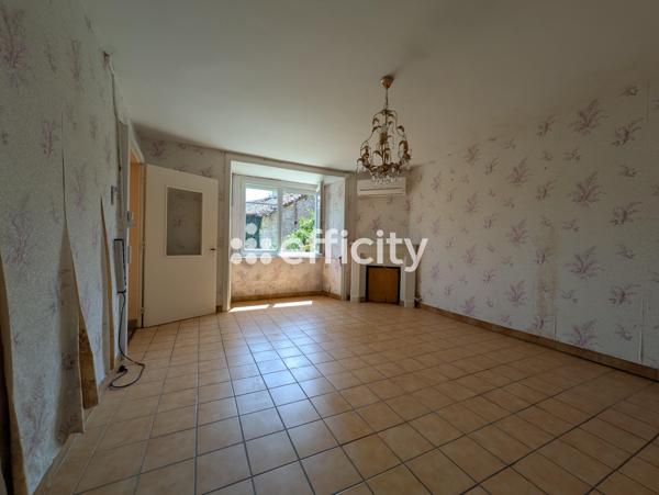 Maison
         5 pièces
        - 109 m² 70 000 € *