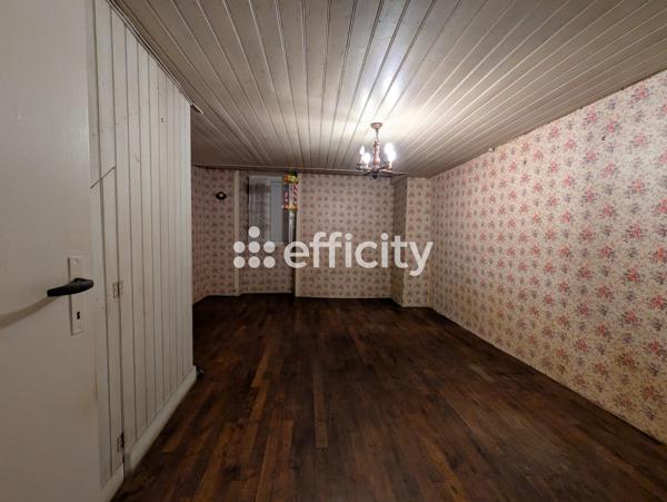 Maison
         5 pièces
        - 109 m² 70 000 € *