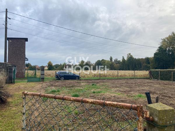 Terrain façade 22m avec vue dégagée.