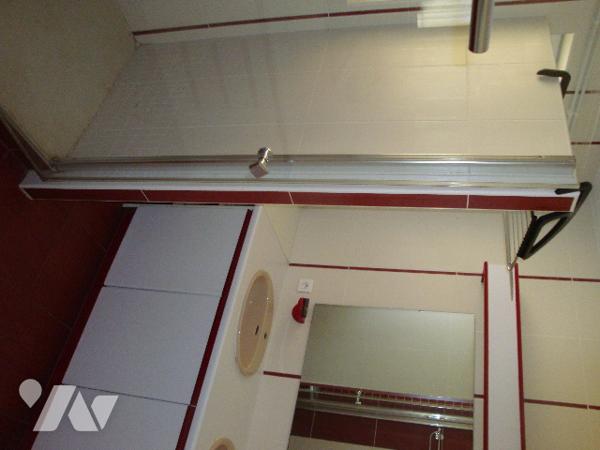 TERSSAC : villa T5, 105 m2, dépendances, deux garages sur terrain de 1150 m2. Quartier résidentiel