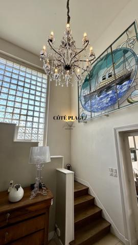 Royan (17200) Royan plage du Pigeonnier Villa Basque 220m2 piscine garage au prix de 1.365.000€ HAI