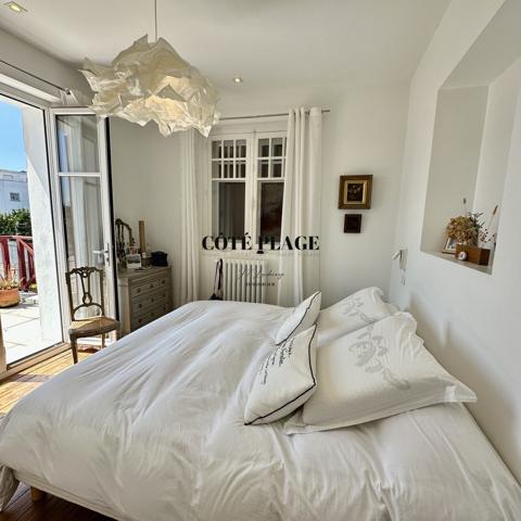 Royan (17200) Royan plage du Pigeonnier Villa Basque 220m2 piscine garage au prix de 1.365.000€ HAI