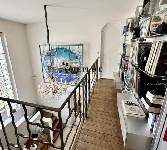 Royan (17200) Royan plage du Pigeonnier Villa Basque 220m2 piscine garage au prix de 1.365.000€ HAI