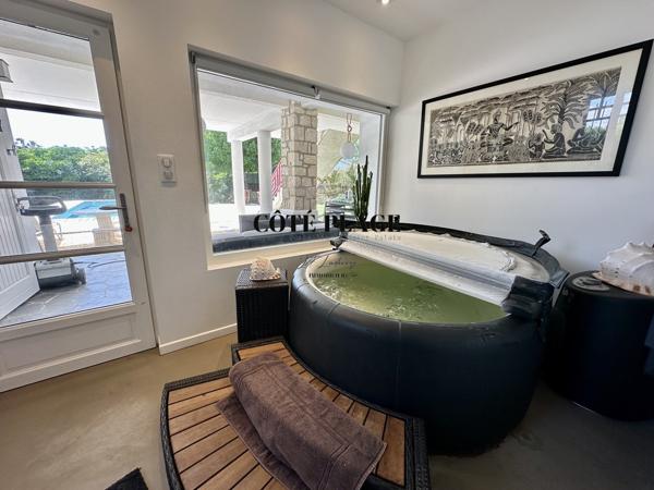 Royan (17200) Royan plage du Pigeonnier Villa Basque 220m2 piscine garage au prix de 1.365.000€ HAI