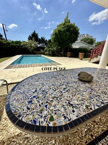 Royan (17200) Royan plage du Pigeonnier Villa Basque 220m2 piscine garage au prix de 1.365.000€ HAI