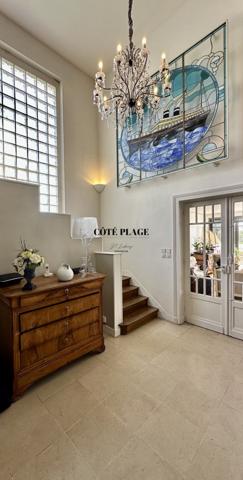 Royan (17200) Royan plage du Pigeonnier Villa Basque 220m2 piscine garage au prix de 1.365.000€ HAI