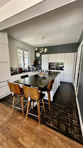 Royan (17200) Royan plage du Pigeonnier Villa Basque 220m2 piscine garage au prix de 1.365.000€ HAI