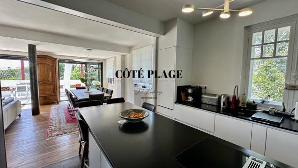 Royan (17200) Royan plage du Pigeonnier Villa Basque 220m2 piscine garage au prix de 1.365.000€ HAI