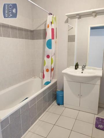 Appartement à louer 3 pièces 63.15m² Gond-Pontouvre (16160)