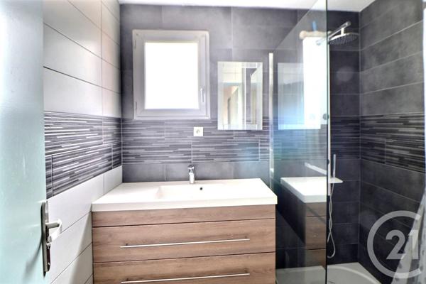 Appartement F3 à vendre  3 pièces - 65 m2 FREJUS - 83