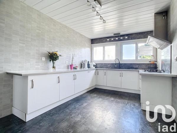 Maison 8 pièces de 198 m² à Rozay-en-Brie (77540)