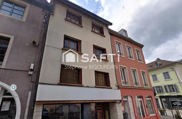 Immeuble avec 2 T1 et 1 T2, à rénover.