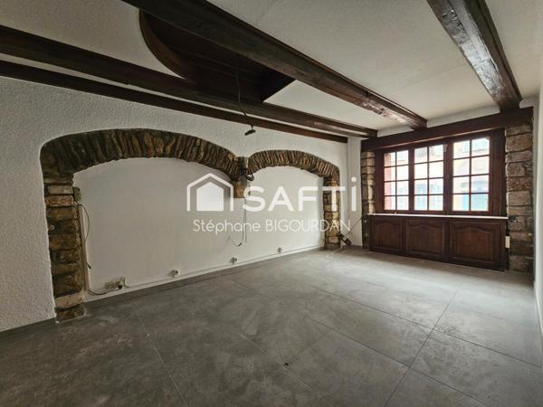 Immeuble avec 2 T1 et 1 T2, à rénover.