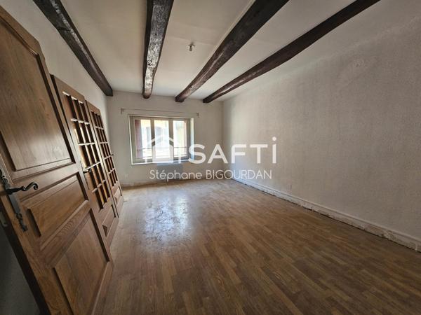 Immeuble avec 2 T1 et 1 T2, à rénover.