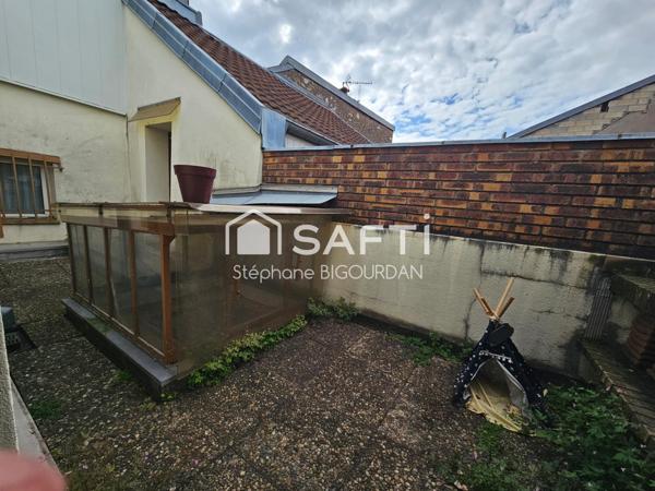 Immeuble avec 2 T1 et 1 T2, à rénover.