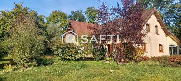 Maison de village spacieuse avec un beau terrain