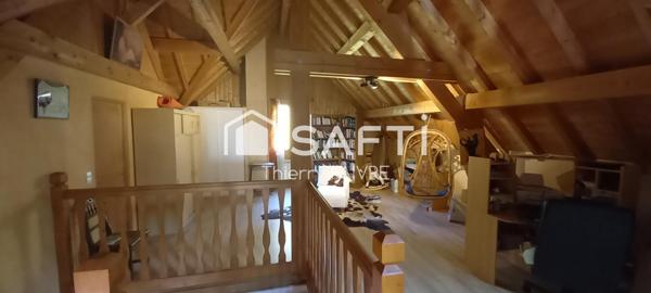 Maison de village spacieuse avec un beau terrain