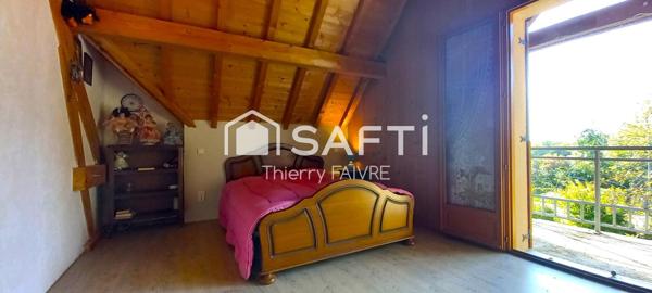 Maison de village spacieuse avec un beau terrain