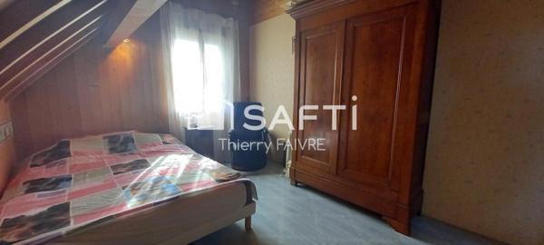 Maison de village spacieuse avec un beau terrain