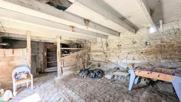 Plouescat - A 500m des plages, beau corps de ferme à fort potentiel